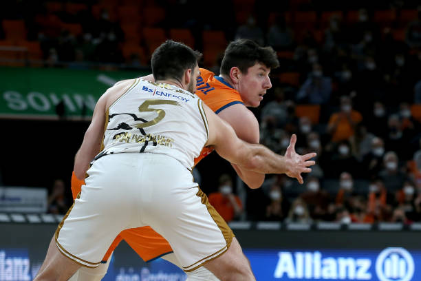 本赛季开始以来五大联赛范围内共有19人因交叉韧带...