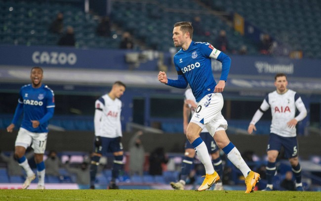 季展现出极 季展现出极