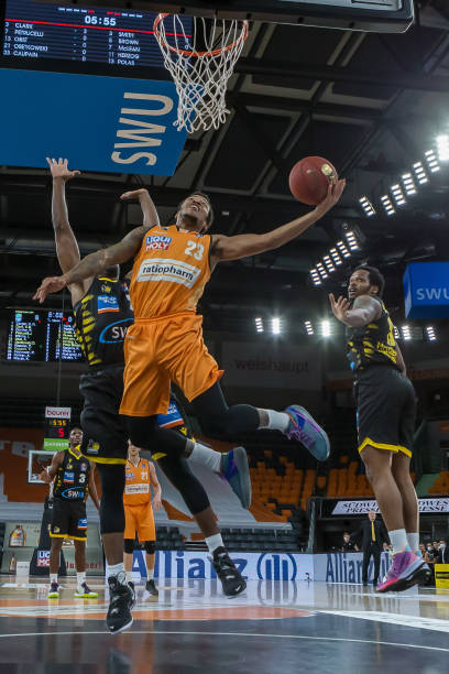 热火险胜太阳：狄龙15T联盟第一 鲍威尔27分布克24+9+9