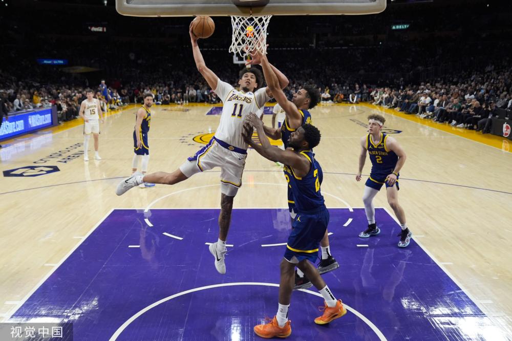 英超焦点战：阿森纳主场迎战切尔西,（英超重磅对决：阿森纳坐镇主场迎战切尔西）